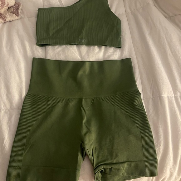 Set active - Picture 1 of 1